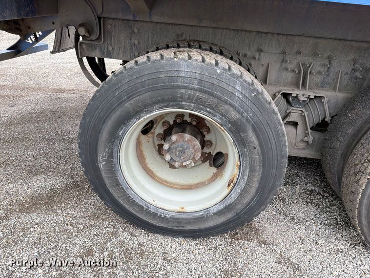 image for item FH6263 2017 Mack LR633 refuse truck
