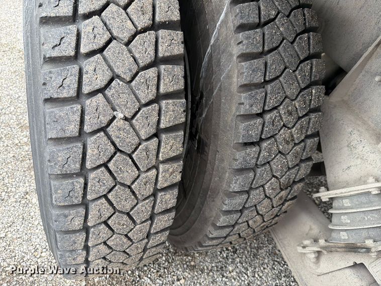 image for item FH6263 2017 Mack LR633 refuse truck