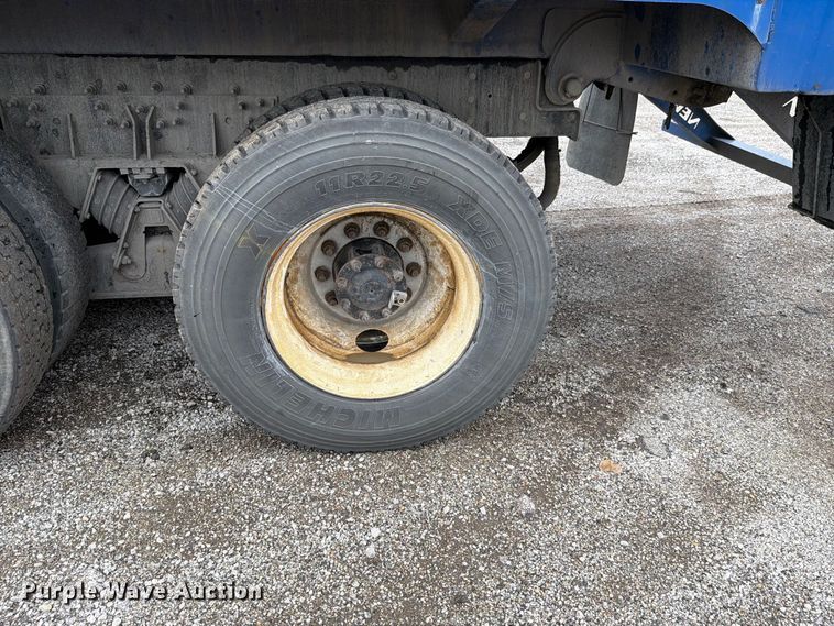 image for item FH6263 2017 Mack LR633 refuse truck