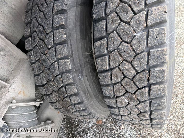 image for item FH6263 2017 Mack LR633 refuse truck