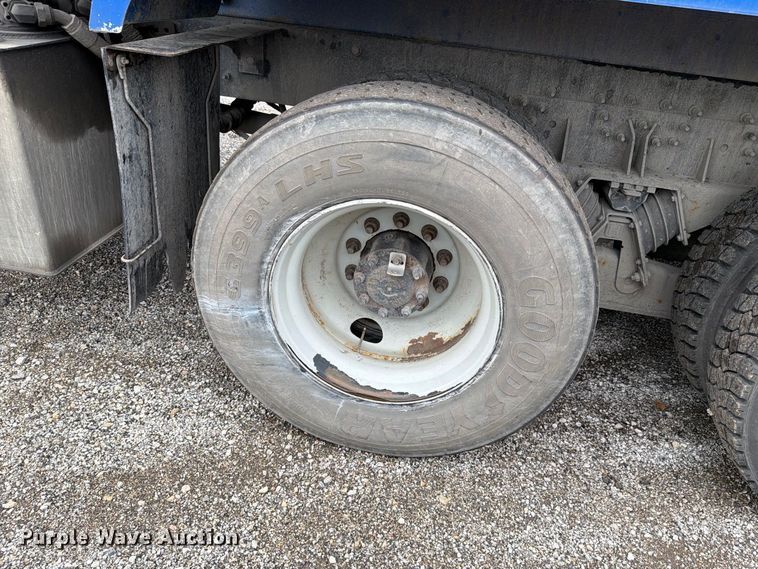 image for item FH6263 2017 Mack LR633 refuse truck