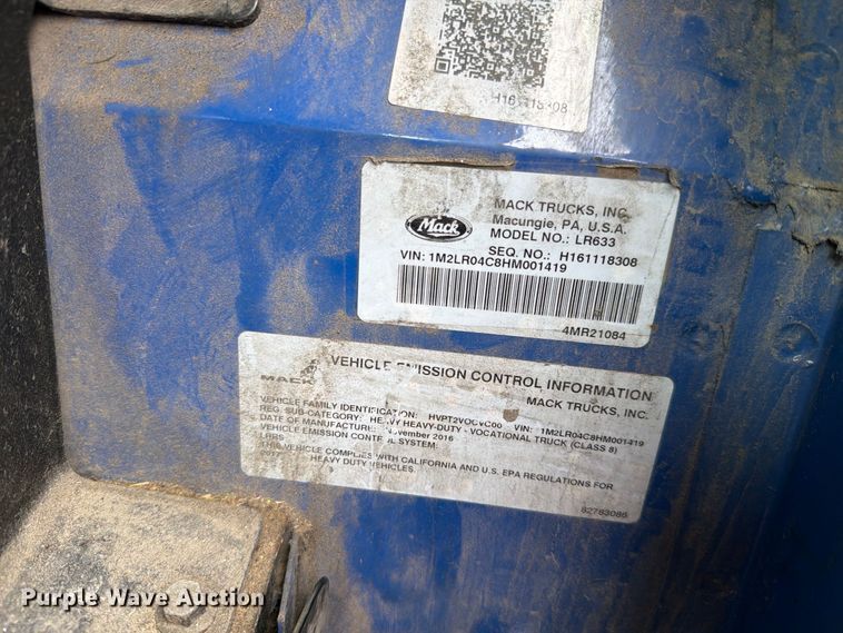 image for item FH6263 2017 Mack LR633 refuse truck