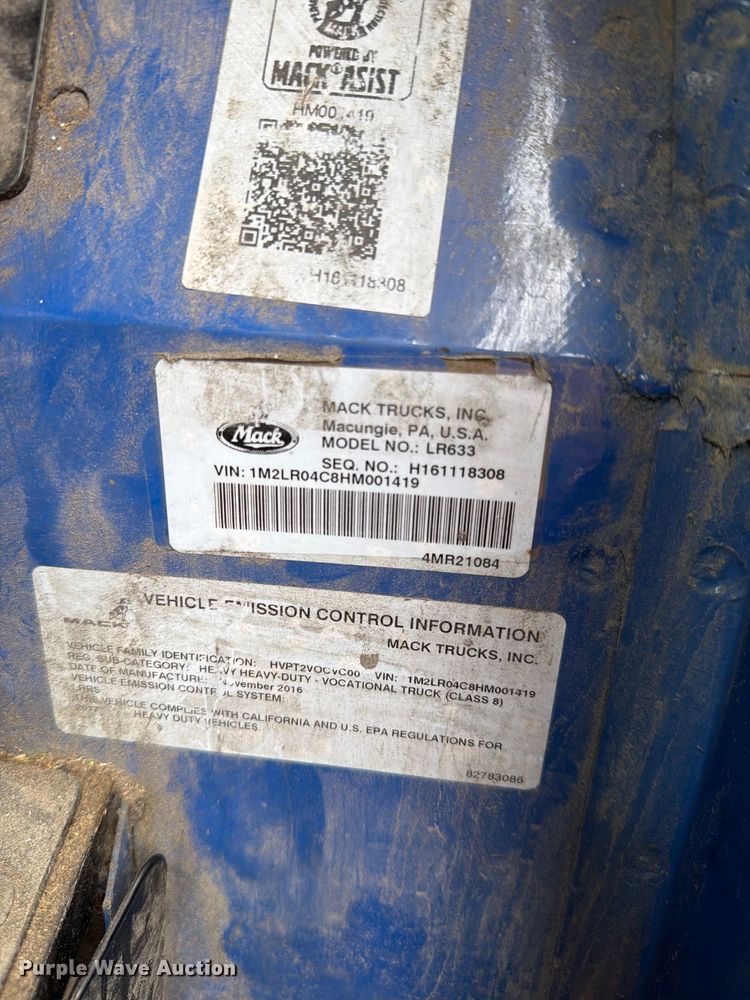 image for item FH6263 2017 Mack LR633 refuse truck