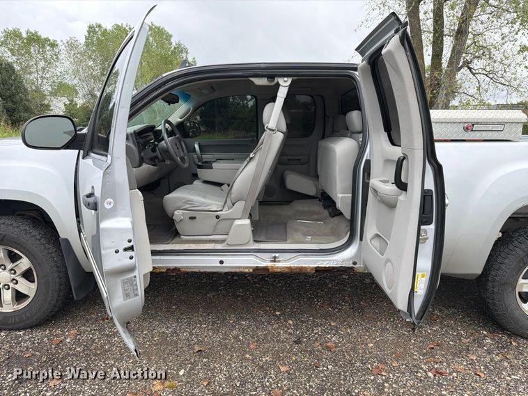 image for item FH6363 2012 GMC Sierra 1500 Ext. Cab pickup truck