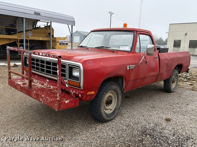 image for item FH6412 1985 Dodge W350 pickup truck