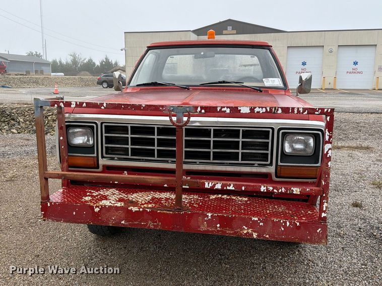 image for item FH6412 1985 Dodge W350 pickup truck