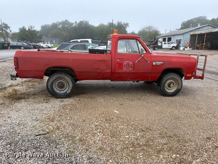 image for item FH6412 1985 Dodge W350 pickup truck