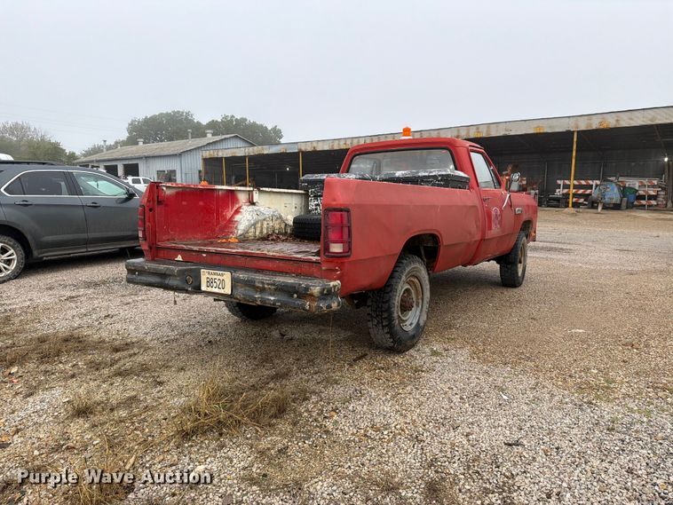image for item FH6412 1985 Dodge W350 pickup truck