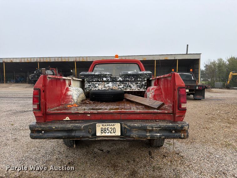 image for item FH6412 1985 Dodge W350 pickup truck