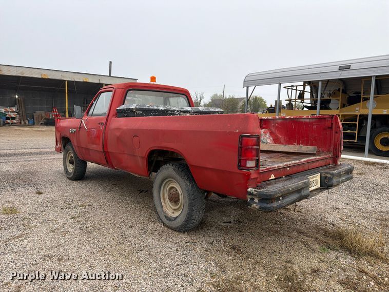 image for item FH6412 1985 Dodge W350 pickup truck