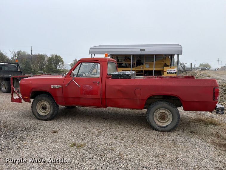 image for item FH6412 1985 Dodge W350 pickup truck