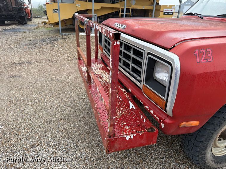 image for item FH6412 1985 Dodge W350 pickup truck