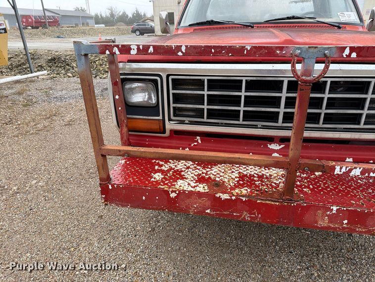 image for item FH6412 1985 Dodge W350 pickup truck