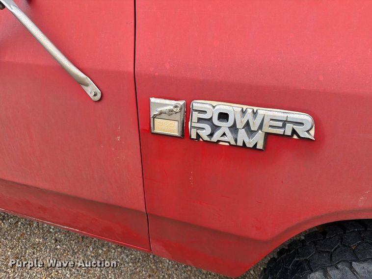 image for item FH6412 1985 Dodge W350 pickup truck