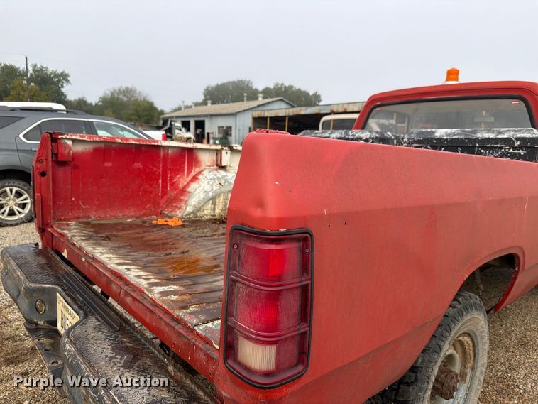 image for item FH6412 1985 Dodge W350 pickup truck