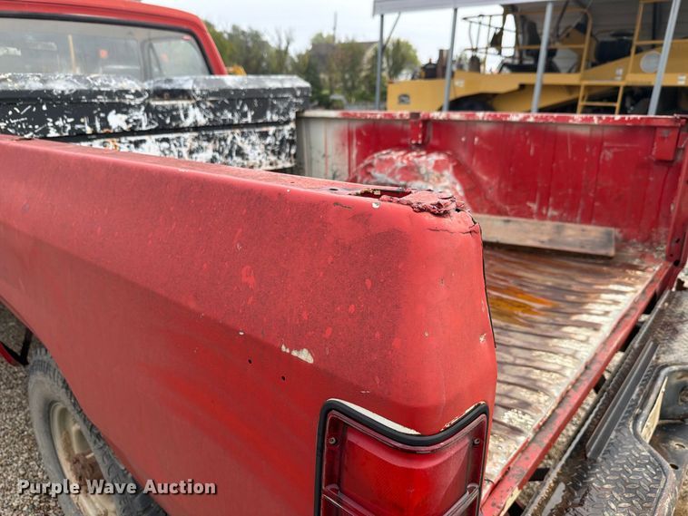 image for item FH6412 1985 Dodge W350 pickup truck