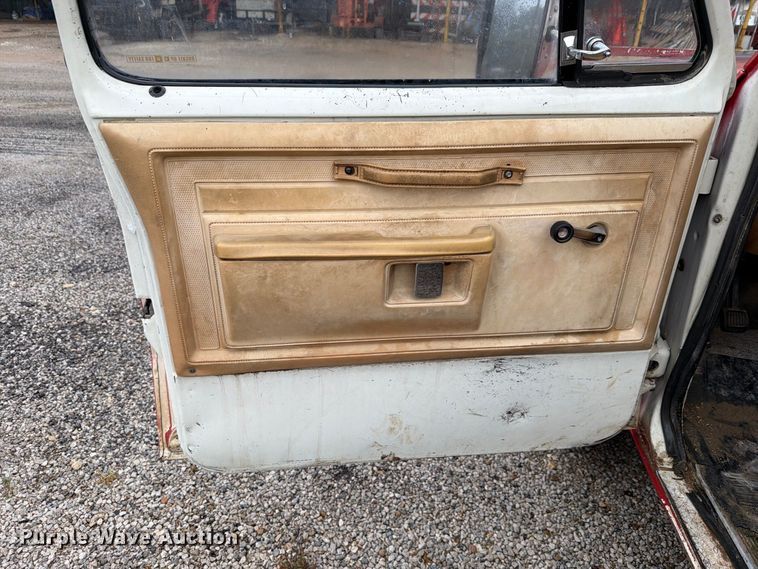 image for item FH6412 1985 Dodge W350 pickup truck