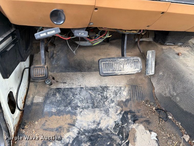 image for item FH6412 1985 Dodge W350 pickup truck