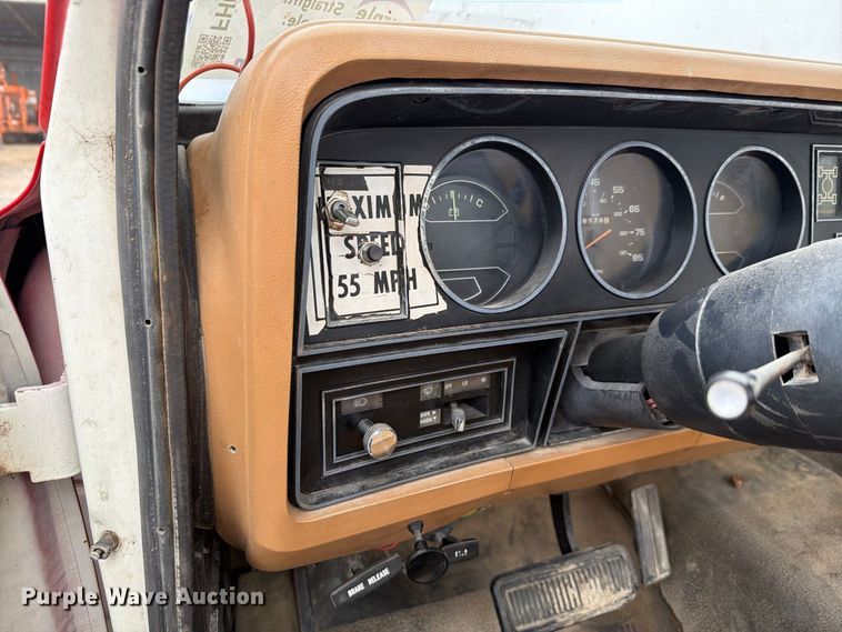 image for item FH6412 1985 Dodge W350 pickup truck