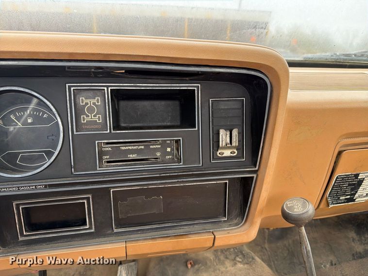 image for item FH6412 1985 Dodge W350 pickup truck