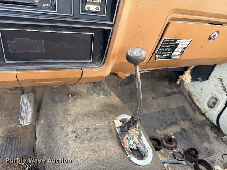 image for item FH6412 1985 Dodge W350 pickup truck
