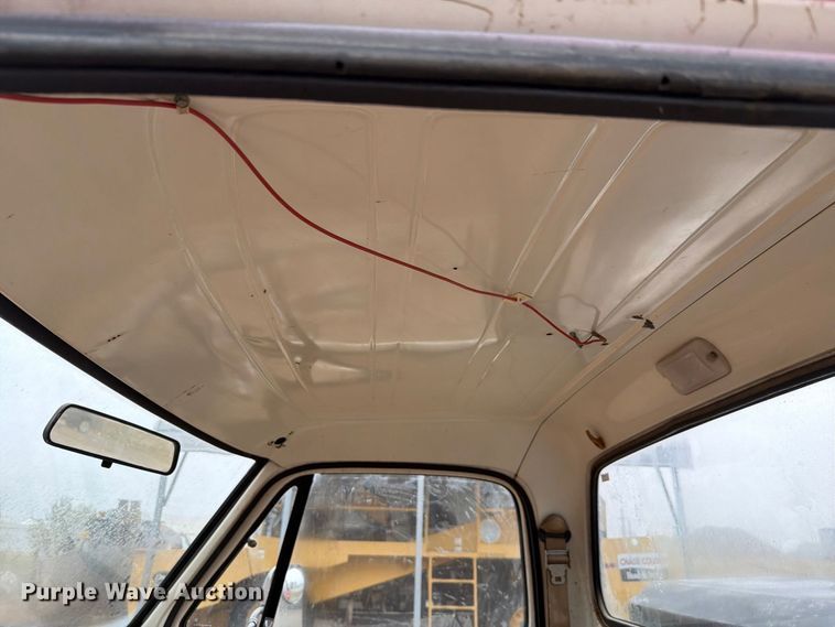 image for item FH6412 1985 Dodge W350 pickup truck