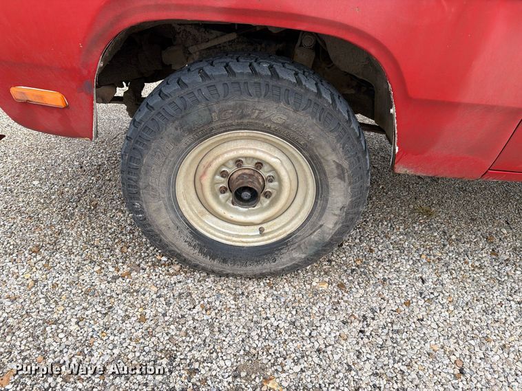 image for item FH6412 1985 Dodge W350 pickup truck