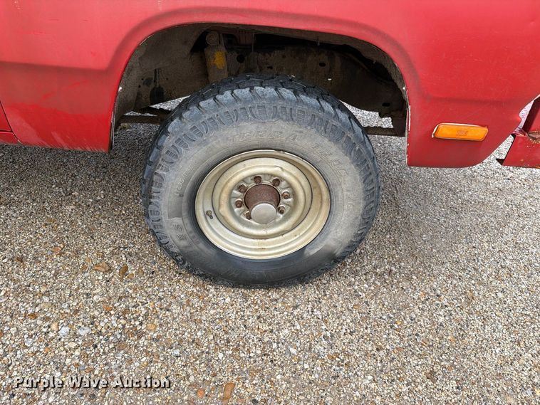 image for item FH6412 1985 Dodge W350 pickup truck
