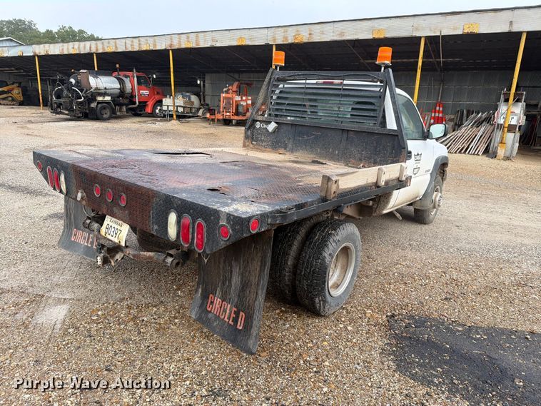 image for item FH6413 2001 Chevrolet Silverado 3500 flatbed pickup truck
