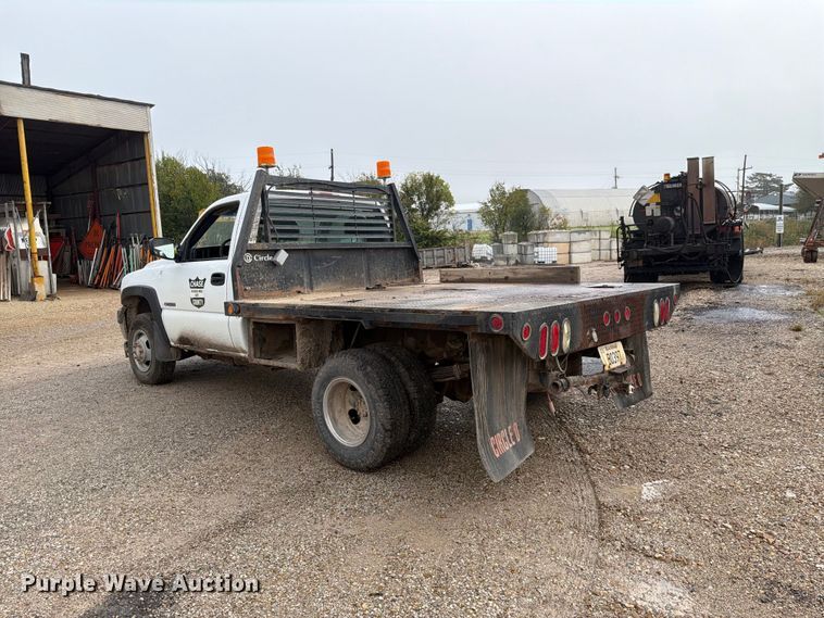 image for item FH6413 2001 Chevrolet Silverado 3500 flatbed pickup truck