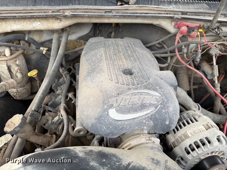 image for item FH6413 2001 Chevrolet Silverado 3500 flatbed pickup truck