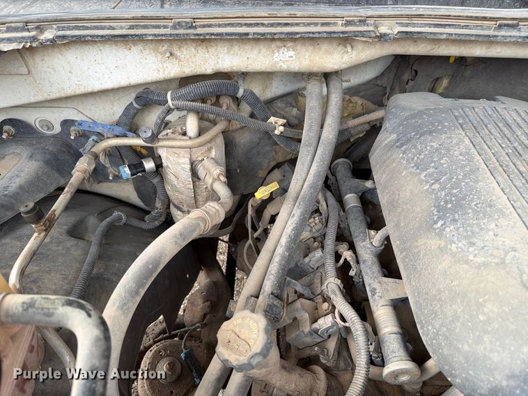 image for item FH6413 2001 Chevrolet Silverado 3500 flatbed pickup truck