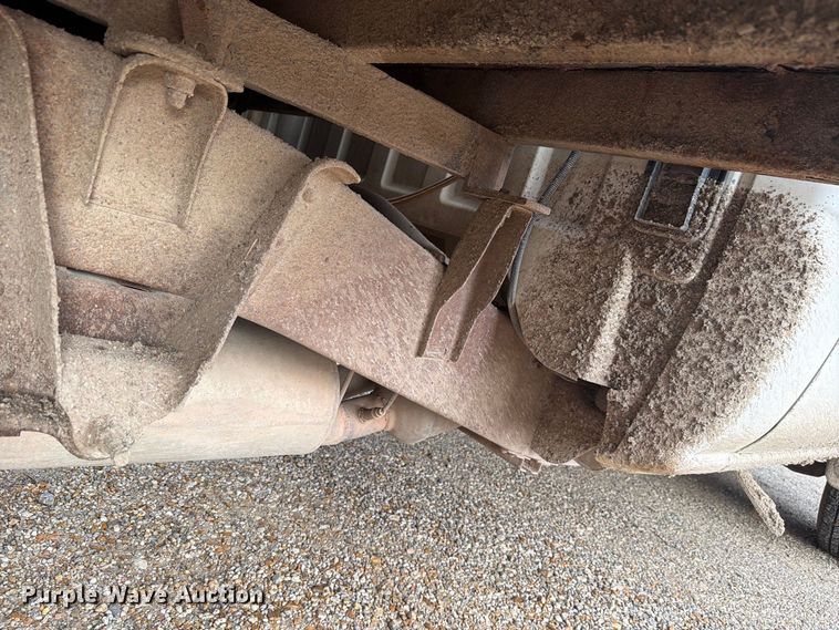 image for item FH6413 2001 Chevrolet Silverado 3500 flatbed pickup truck