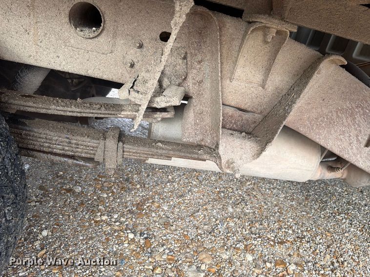 image for item FH6413 2001 Chevrolet Silverado 3500 flatbed pickup truck