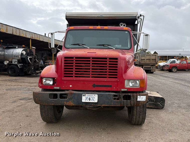 image for item FH6466 1994 International F4900 dump truck