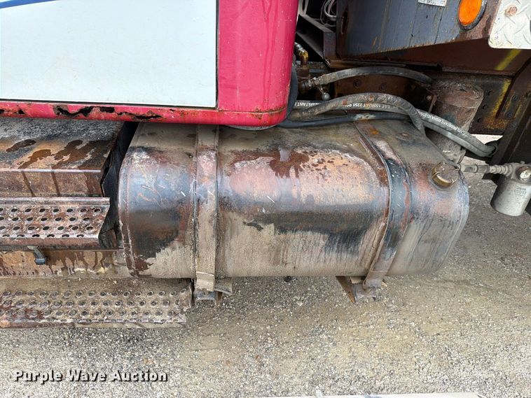 image for item FH6466 1994 International F4900 dump truck
