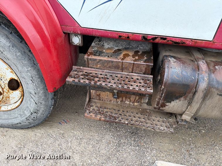 image for item FH6466 1994 International F4900 dump truck