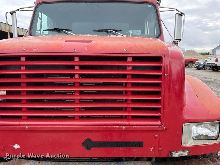 image for item FH6466 1994 International F4900 dump truck