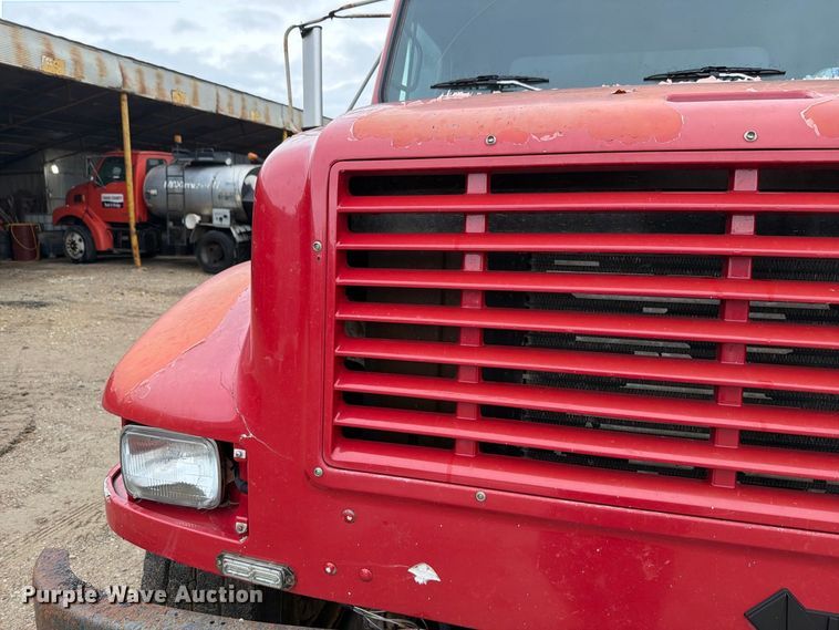 image for item FH6466 1994 International F4900 dump truck