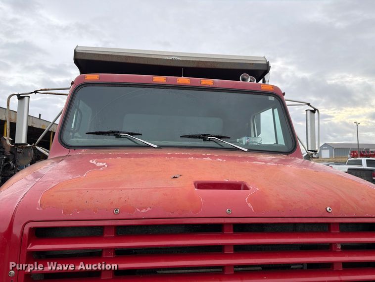 image for item FH6466 1994 International F4900 dump truck