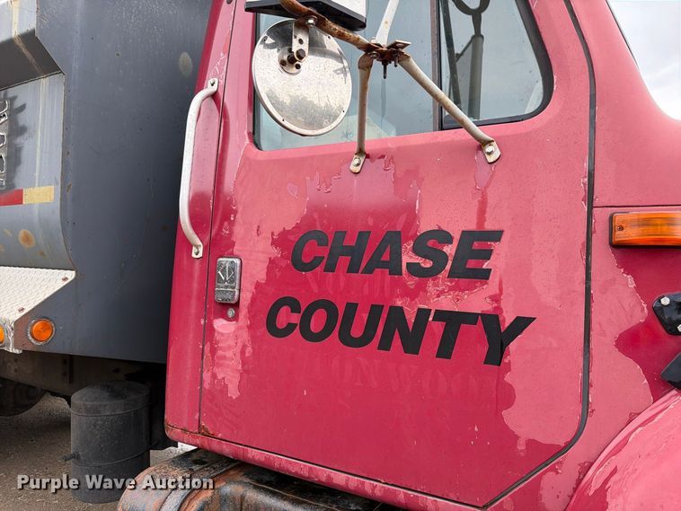 image for item FH6466 1994 International F4900 dump truck