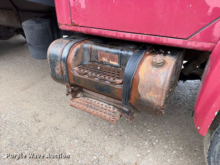 image for item FH6466 1994 International F4900 dump truck