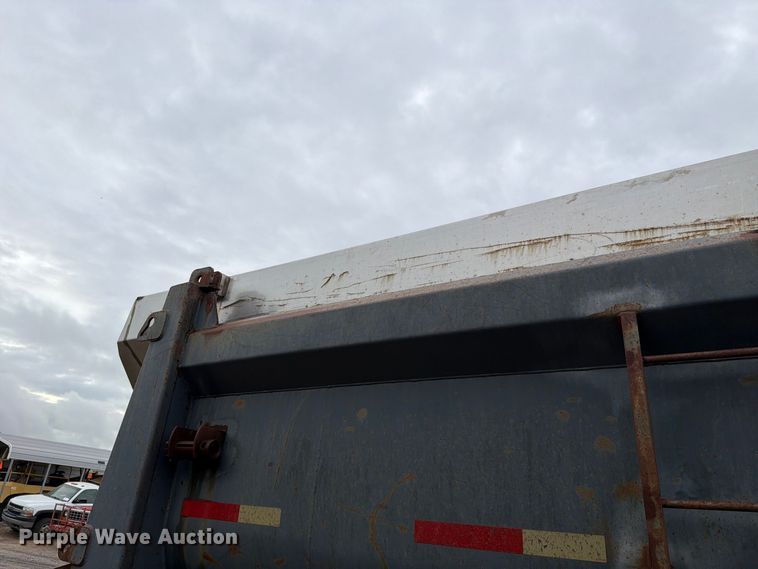 image for item FH6466 1994 International F4900 dump truck
