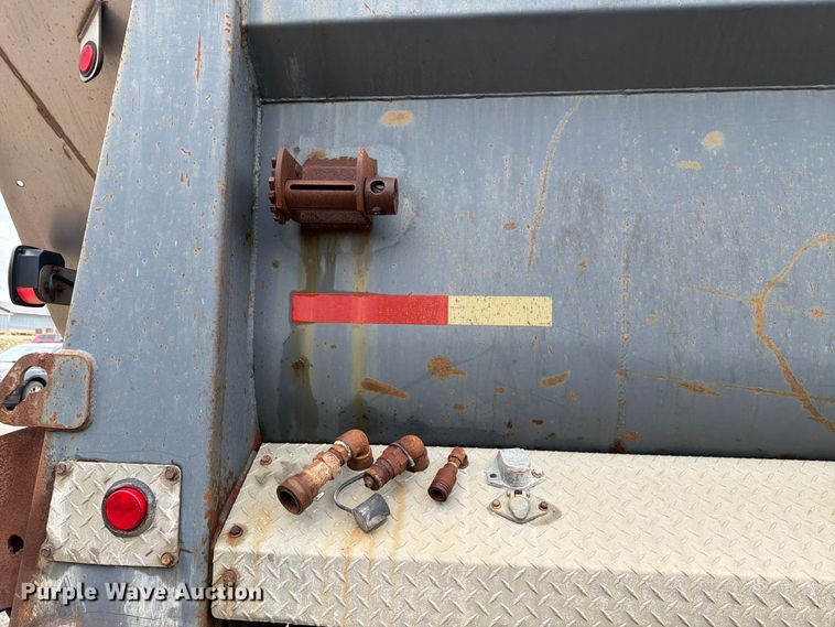 image for item FH6466 1994 International F4900 dump truck