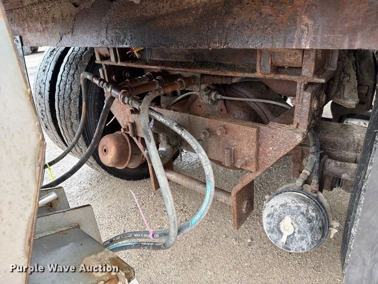 image for item FH6466 1994 International F4900 dump truck