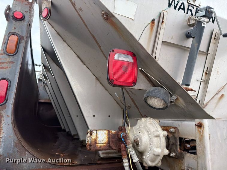 image for item FH6466 1994 International F4900 dump truck