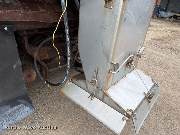 image for item FH6466 1994 International F4900 dump truck