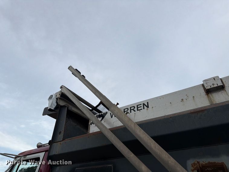 image for item FH6466 1994 International F4900 dump truck