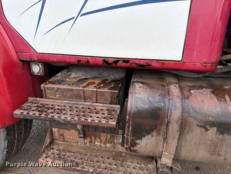 image for item FH6466 1994 International F4900 dump truck