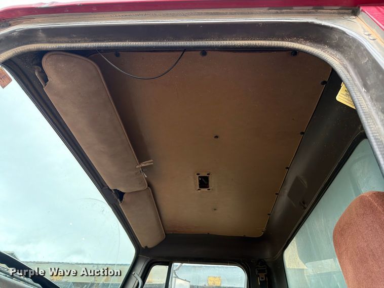 image for item FH6466 1994 International F4900 dump truck